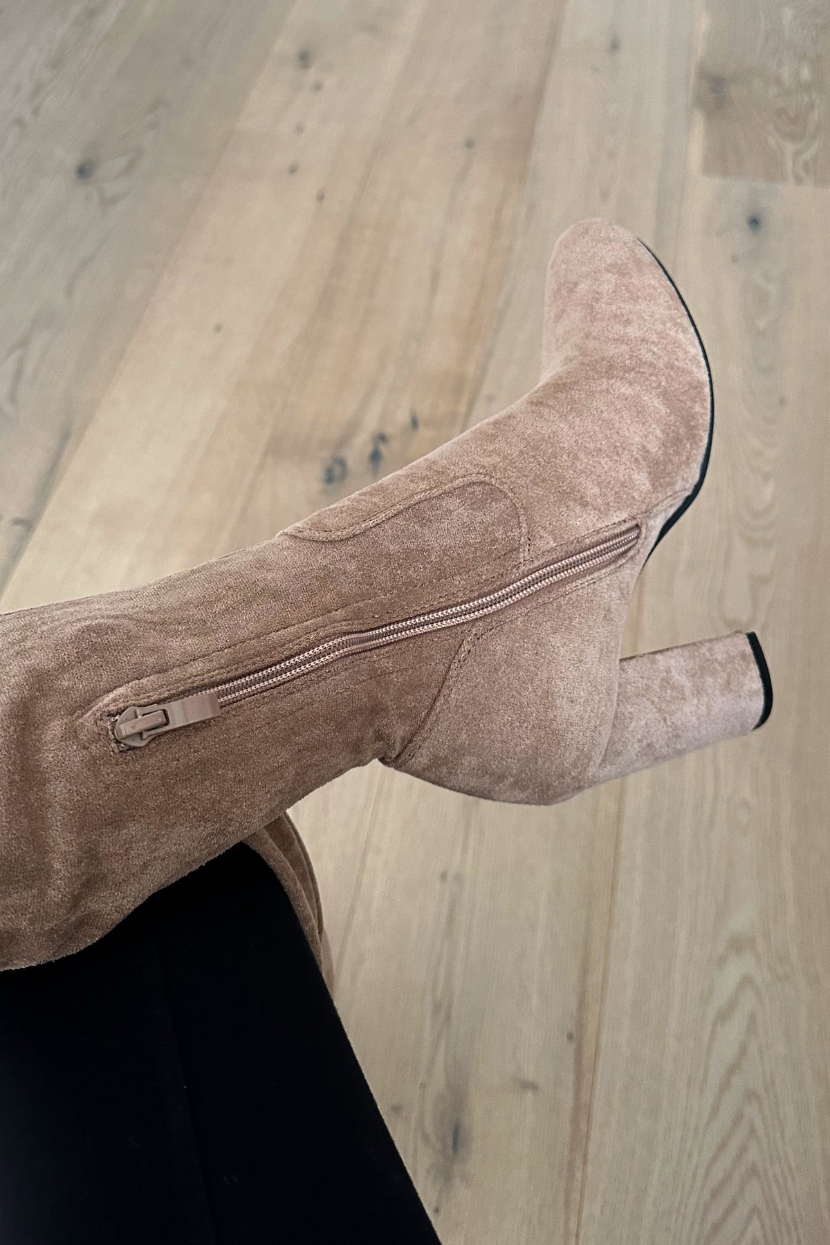 JACYNTHE - Beige Suede Boots
