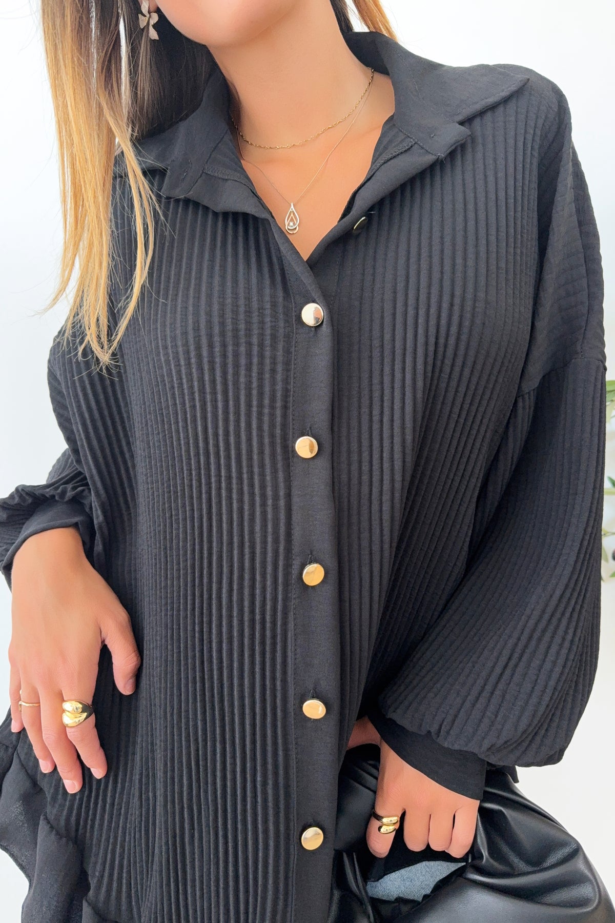 BINETTE - Black Shirt