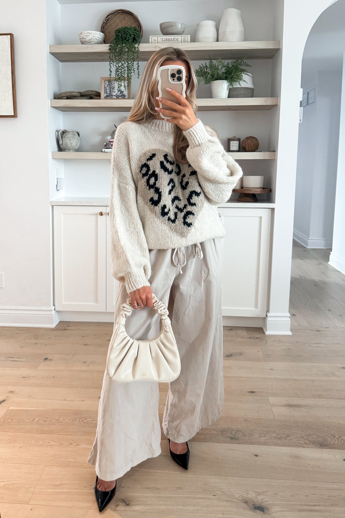 MALIA - Beige Sweater