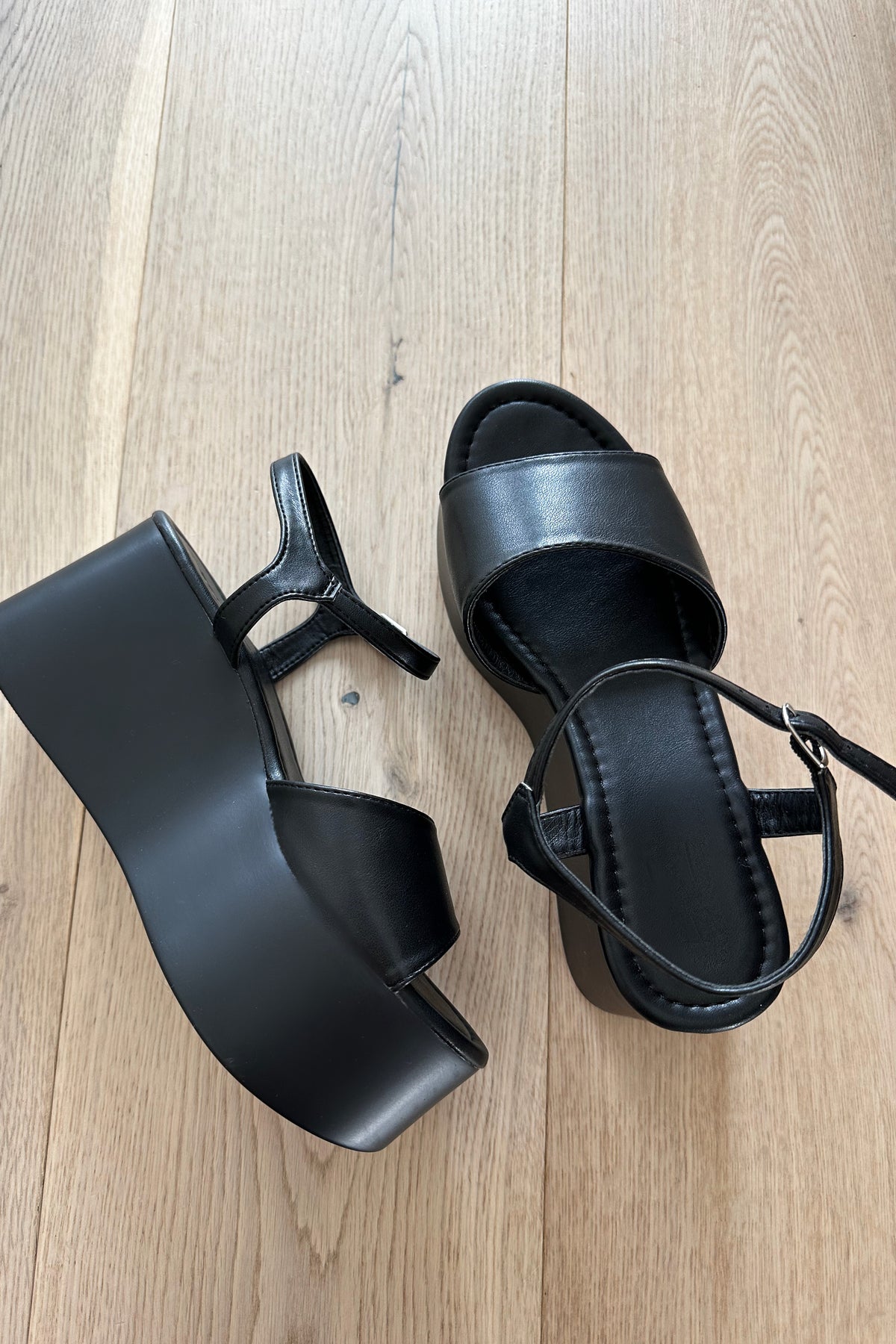 JULYA - Black Sandals