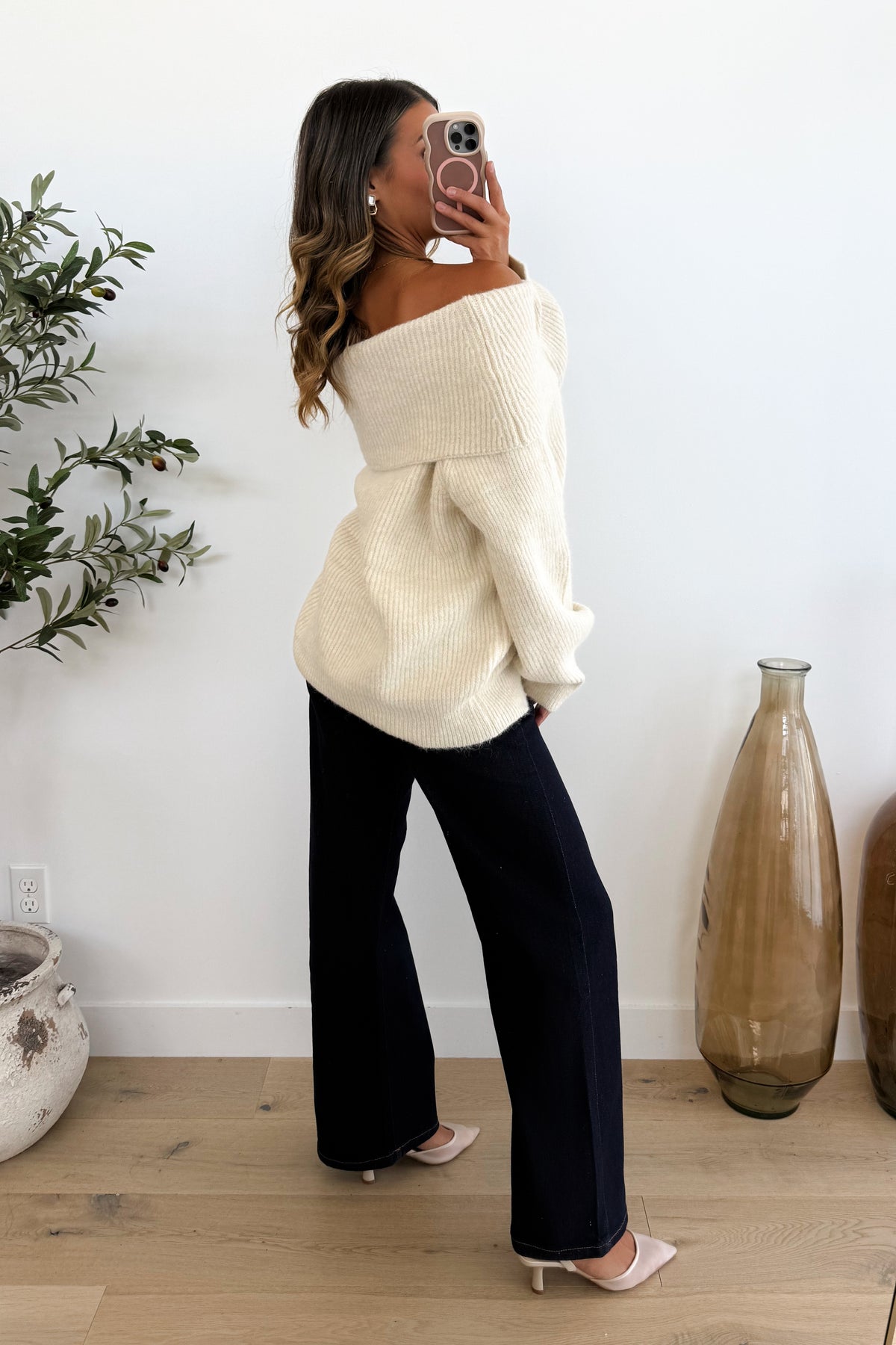 ROUMIE - Cream White Sweater