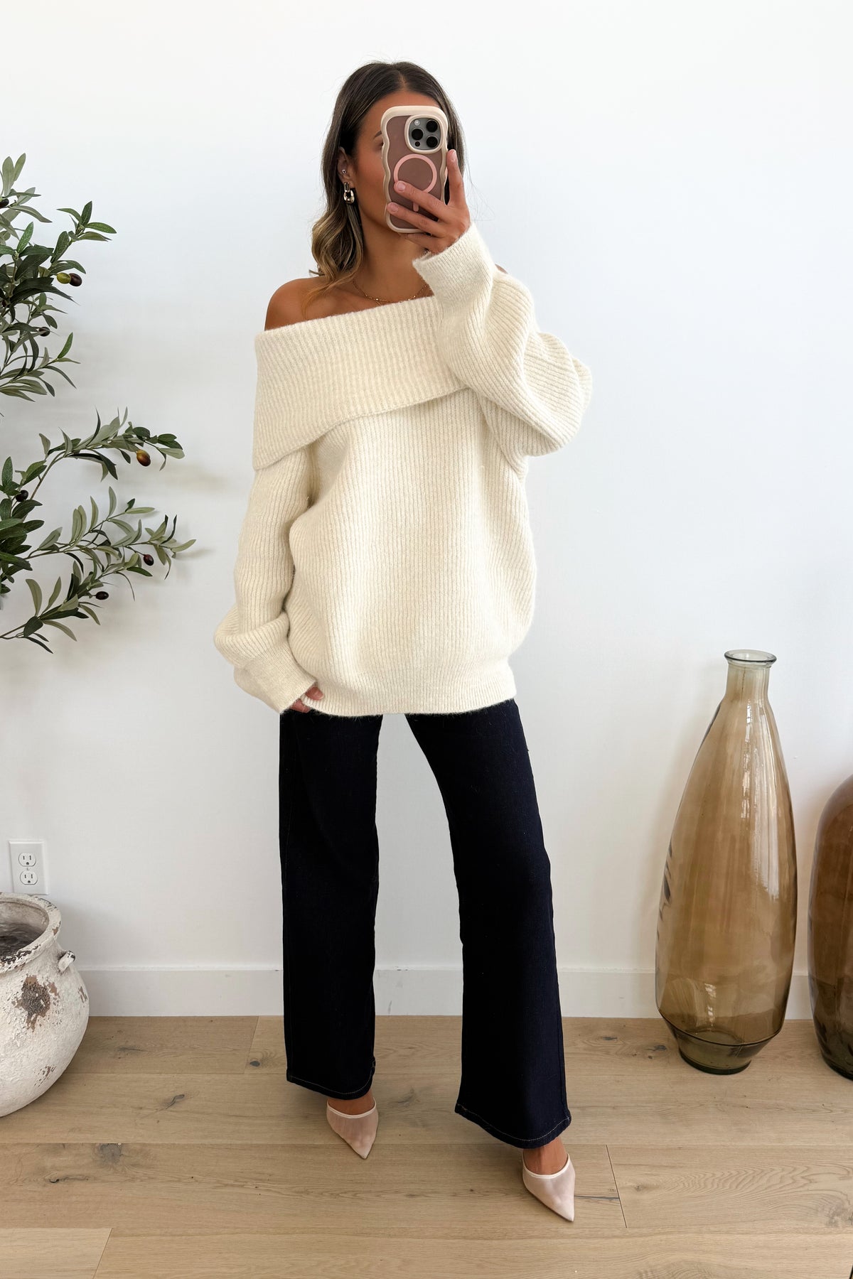 ROUMIE - Cream White Sweater