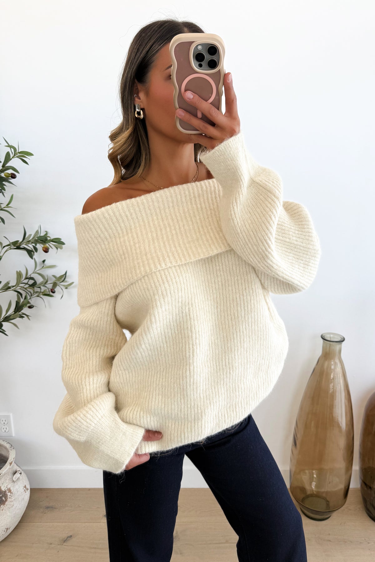 ROUMIE - Cream White Sweater