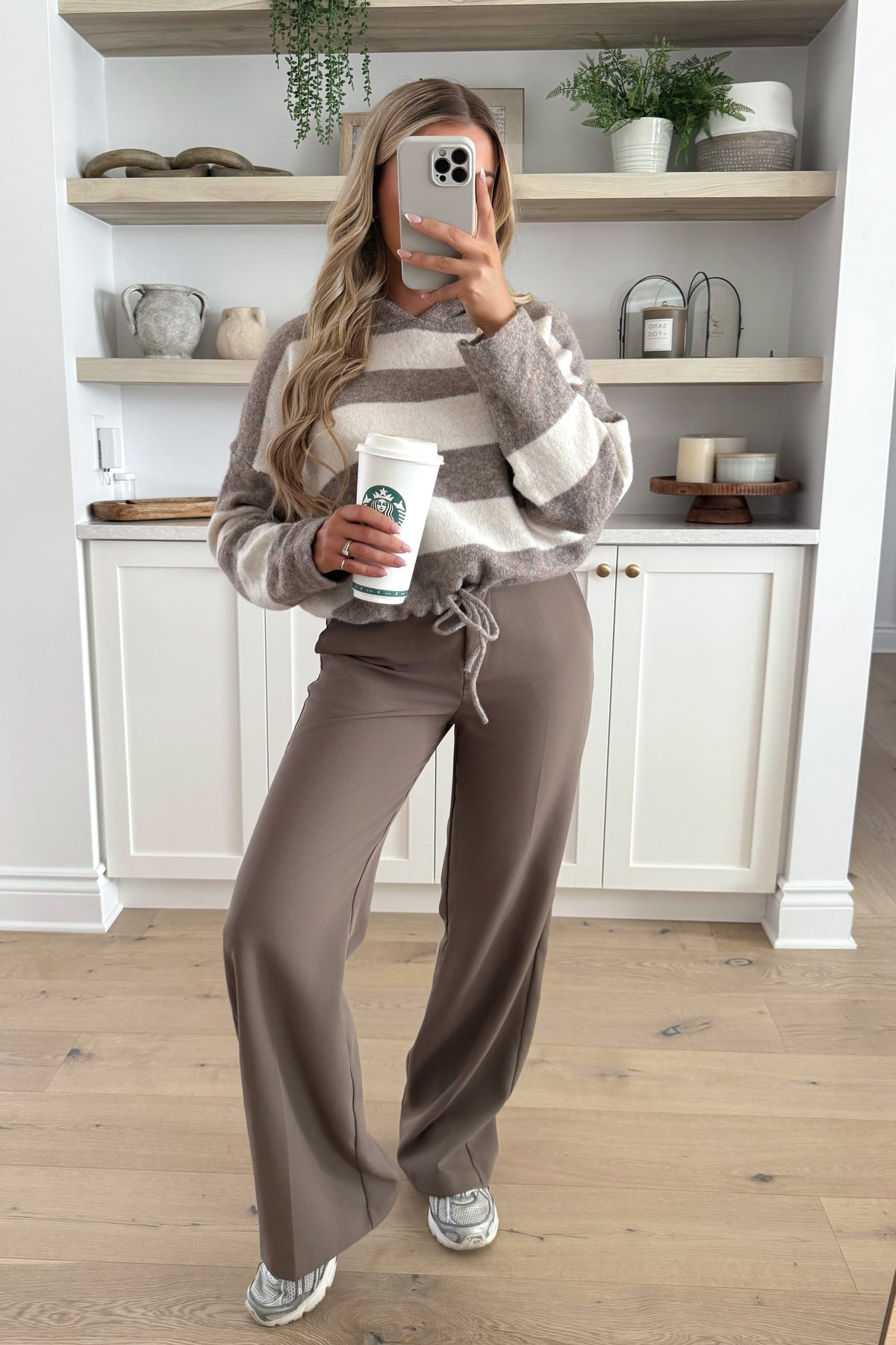 LEA - Taupe Pull