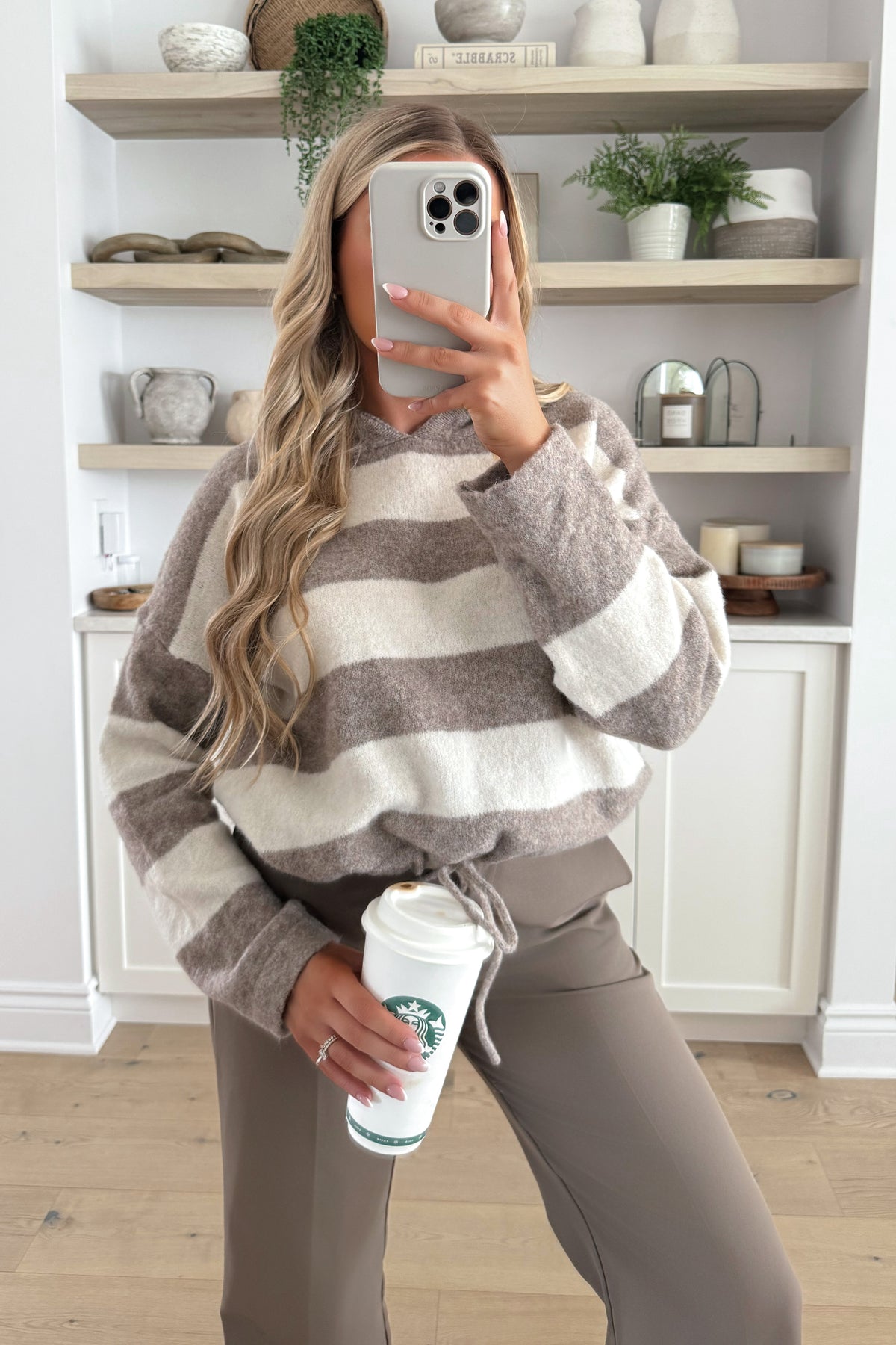 LEA - Taupe Pull