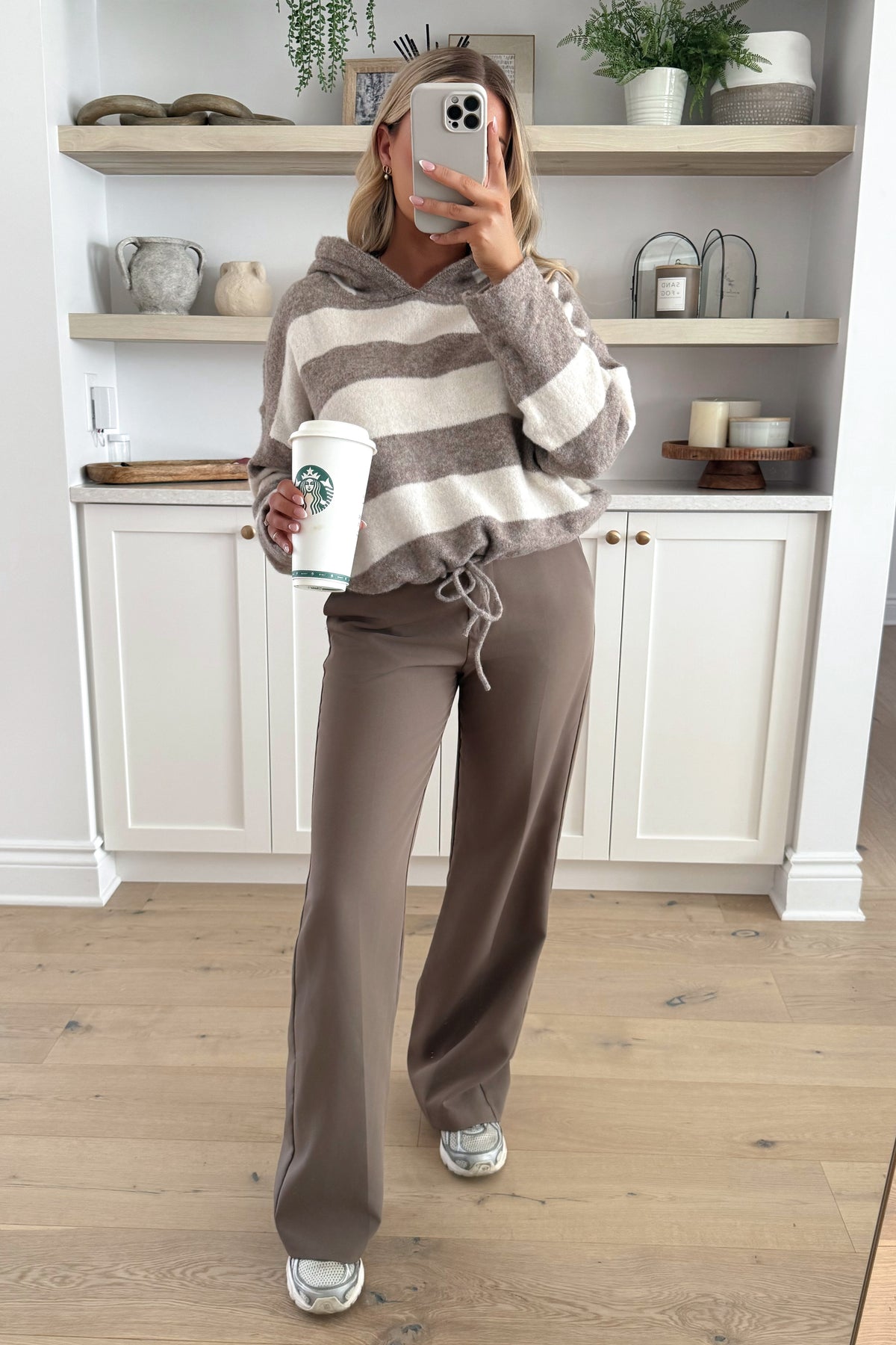 LEA - Taupe Pull