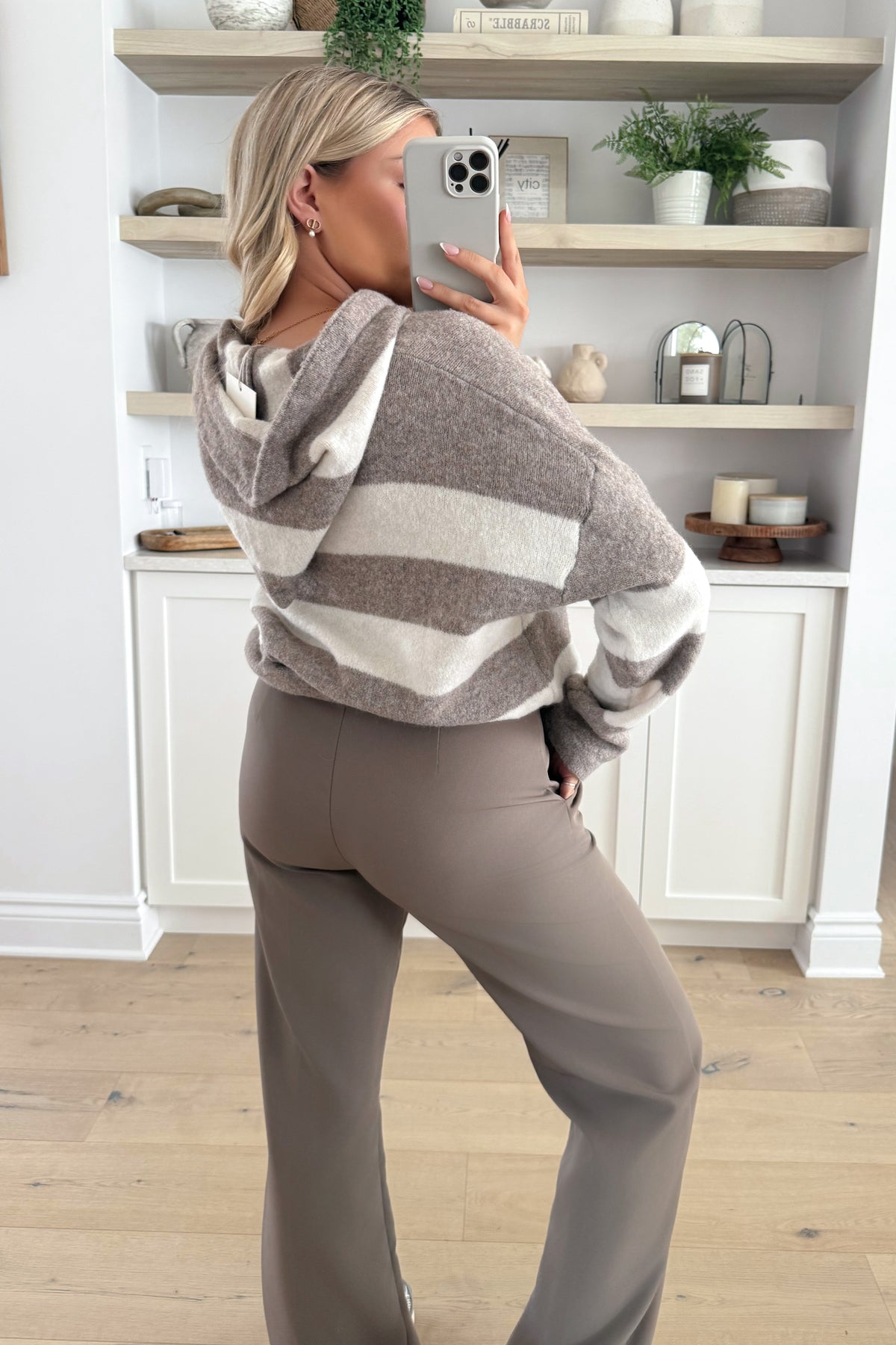 LEA - Taupe Pull