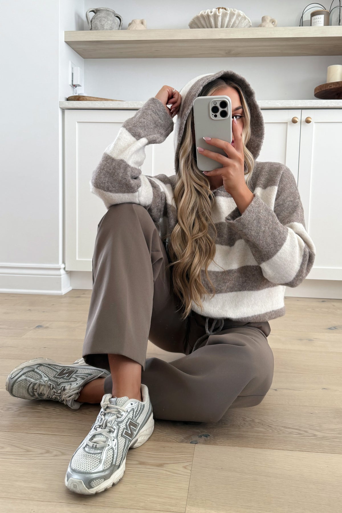 LEA - Taupe Pull