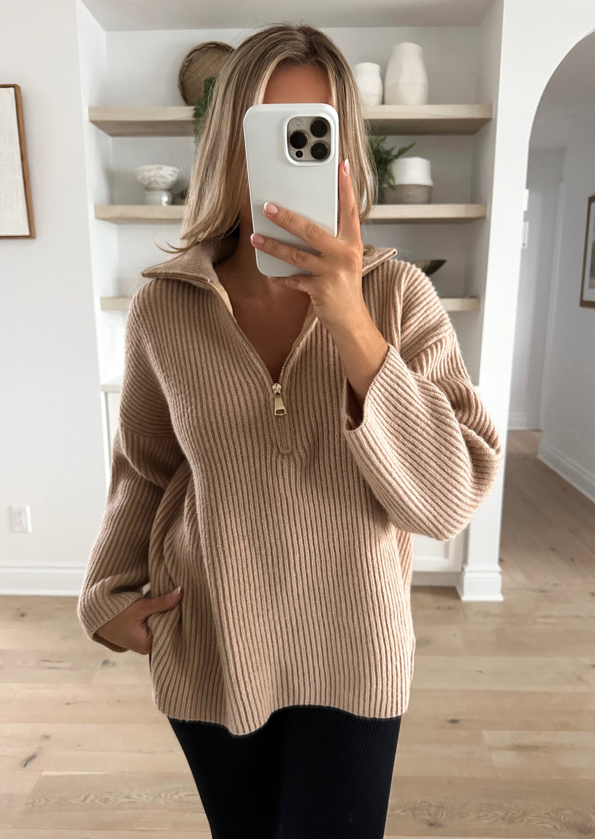 LOILA - Beige Sweater