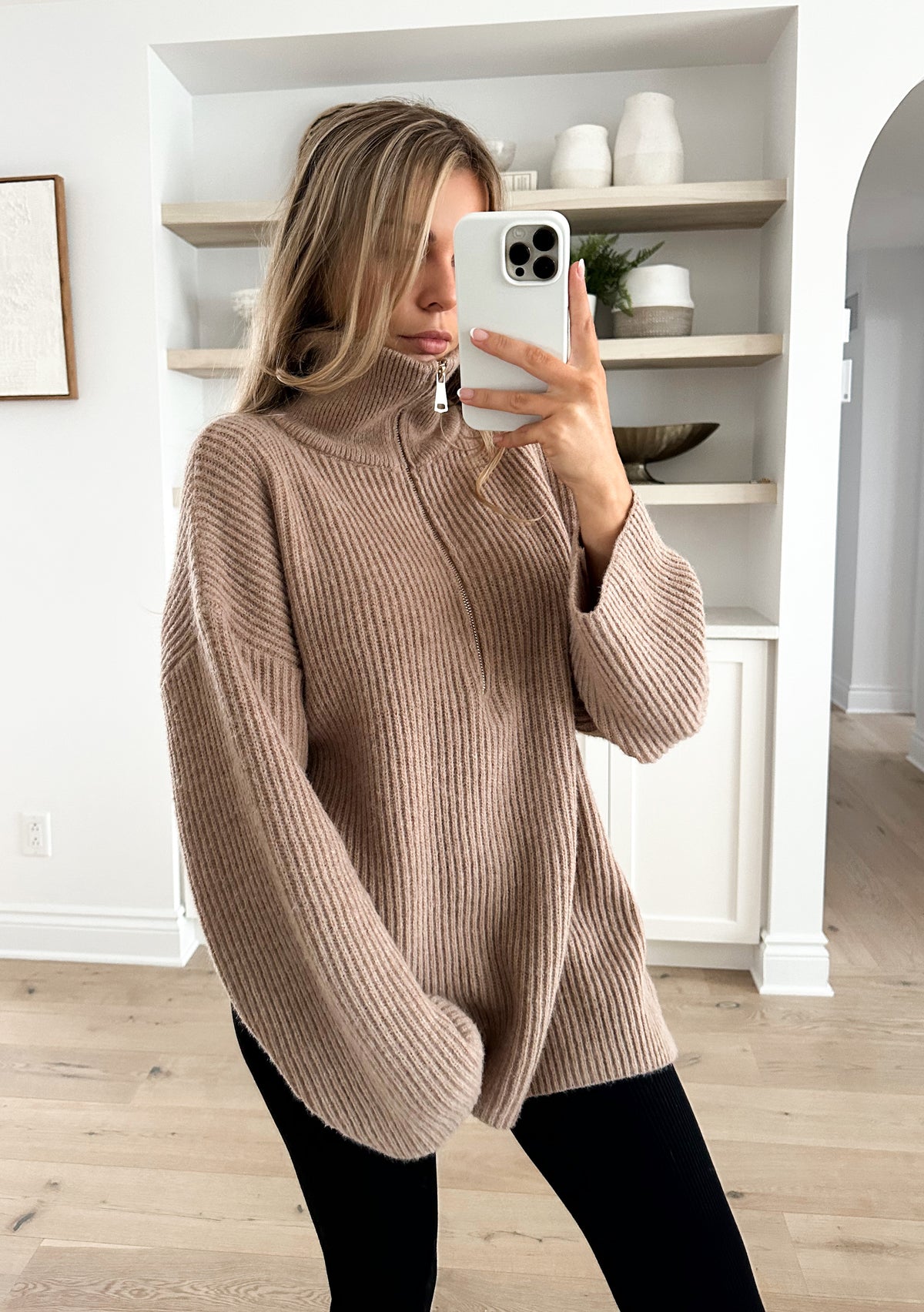 LOILA - Beige Sweater