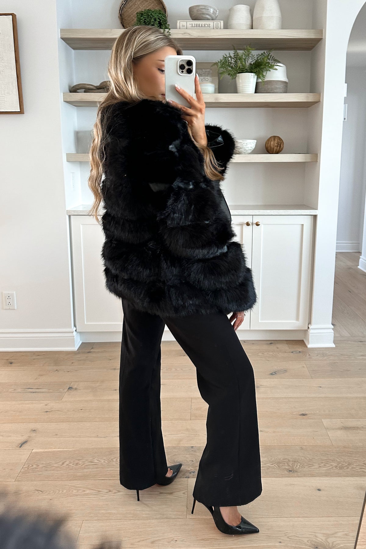 MOB WIFE - Black Faux Fur Coat